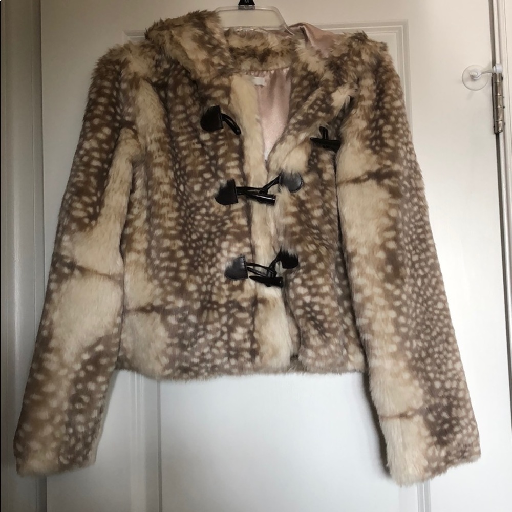 NWT SUPER soft jacket. Faux fur. 🤎 size small.